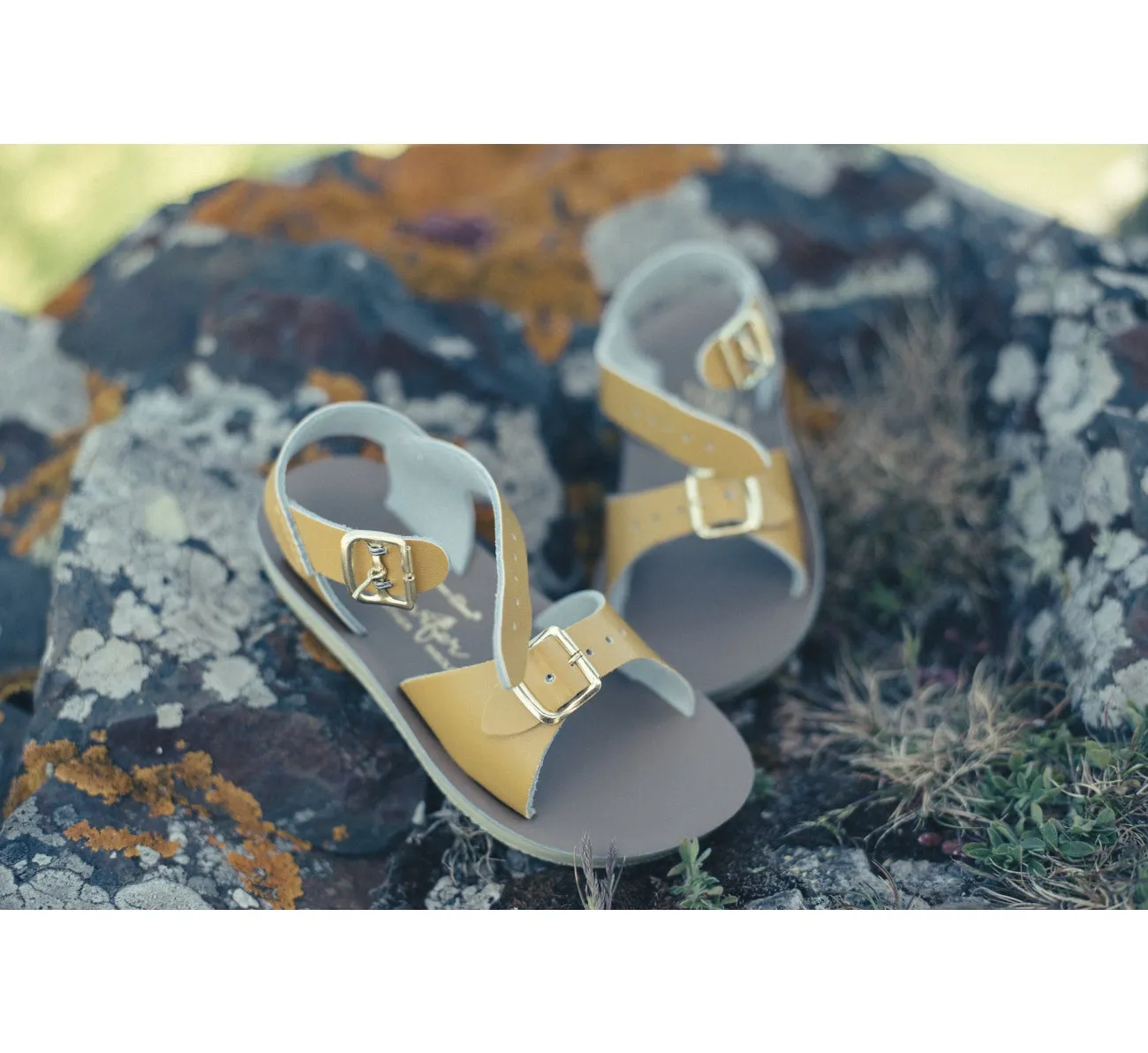 Salt-water sandals surfer mustard
